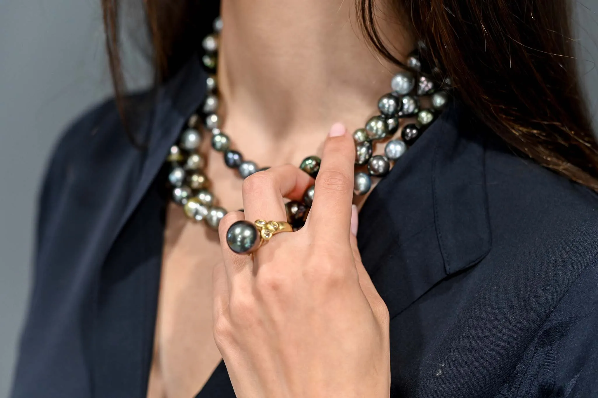 18 Karat Gold Light Gray Tahitian Pearl Necklace