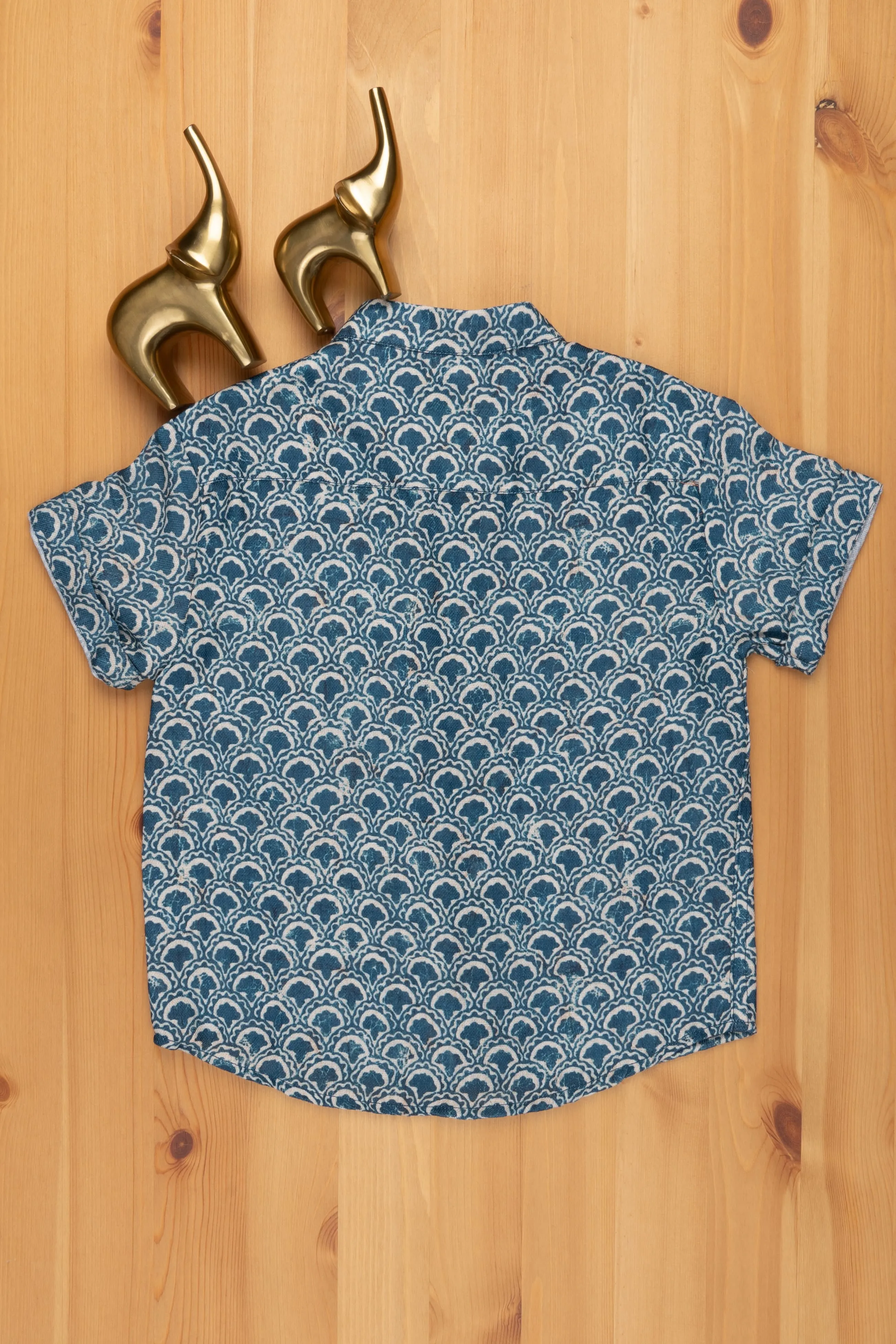 AI. Vintage Indigo: Linen Boys' Shirt with Retro-Inspired Prints for a Nostalgic Feel
