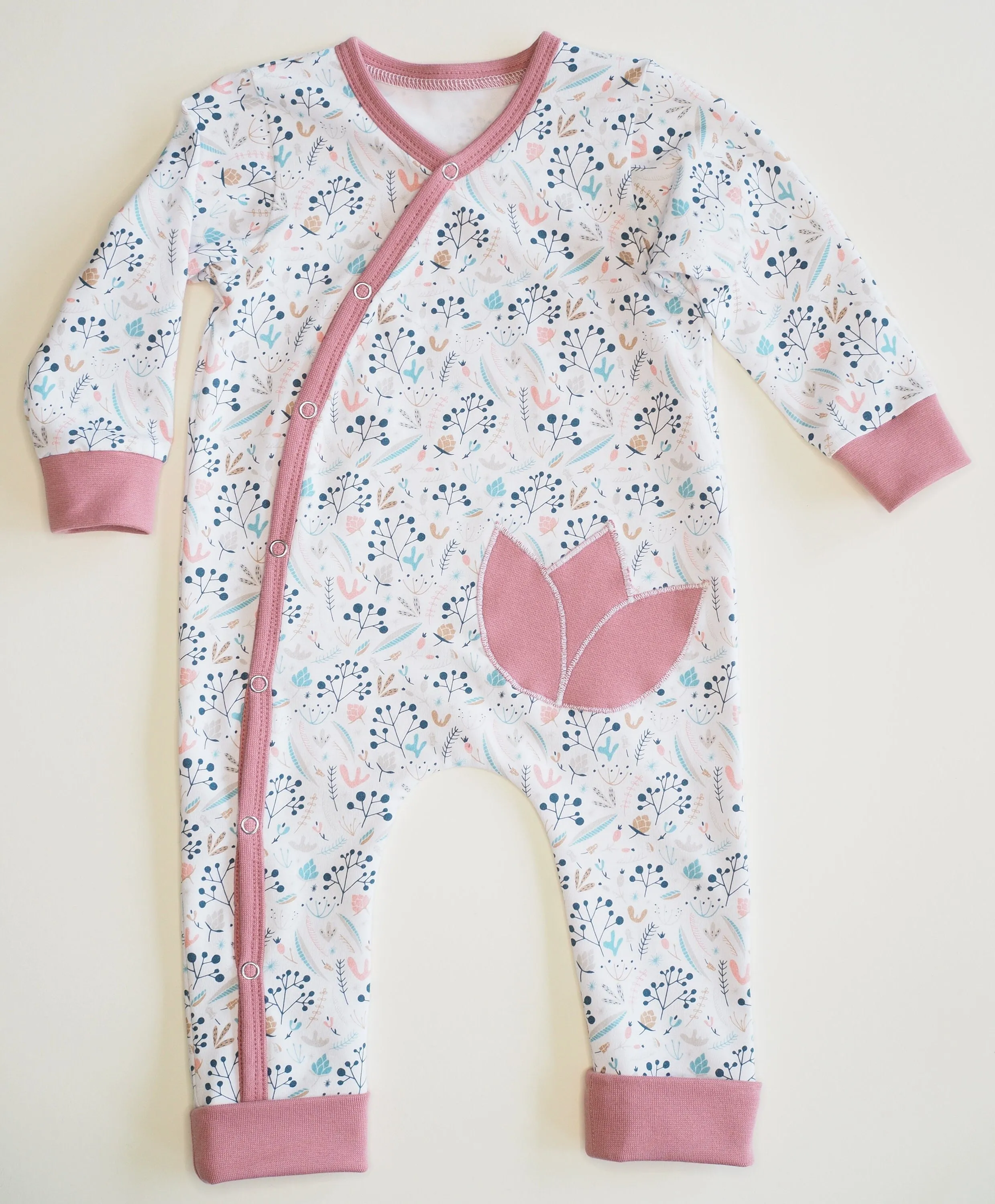 Baby Strampler mit durchgehender Knopfleiste und Bündchen, Schnittmuster ebook LISA von Patternforkids
