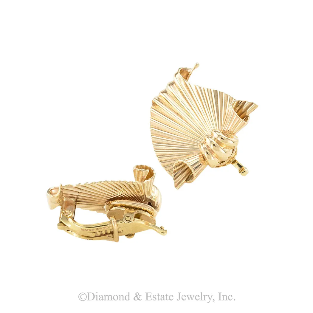 Retro Yellow Gold Brooch Matching Clip On Earrings Set